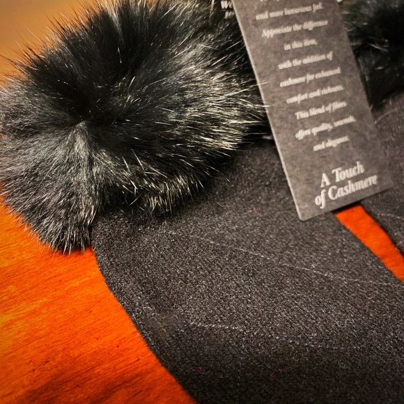 Cashmere Gloves & Genuine Rabbit Fur Cuff - Picture 3 of 4